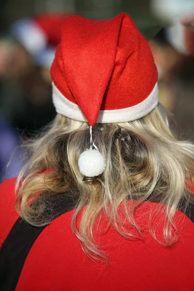 Blondynka z długimi włosami i garnitur Santa Claus — Zdjęcie stockowe
