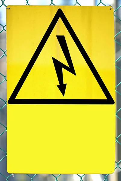 Signo con un rayo para el riesgo de shock Hazard —  Fotos de Stock