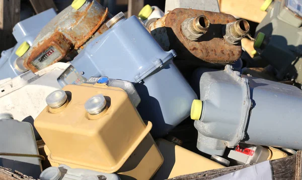 Veraltete Gaszähler in einer Mülldeponie — Stockfoto
