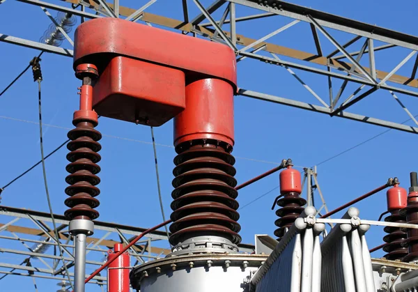 Rote elektrische Komponente, Wechselverhältnis eines Spannungstransfers genannt — Stockfoto