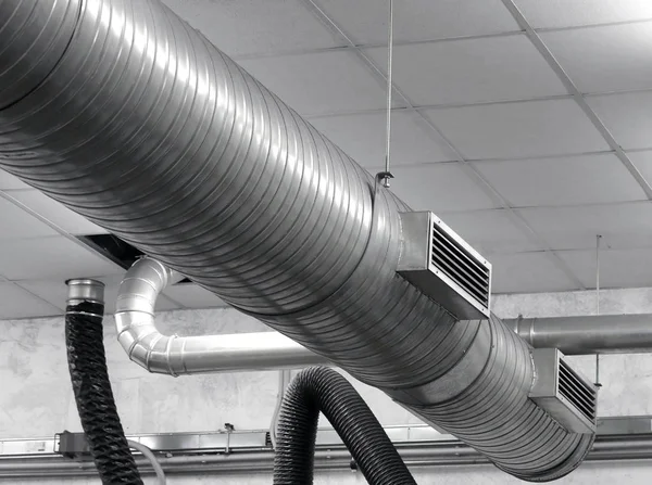 튜브는 공기 조화 시스템의 — 스톡 사진