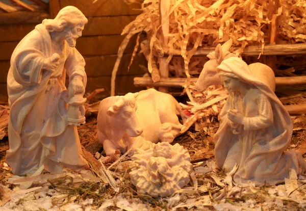 Julkrubba med St Joseph och Jungfru Maria — Stockfoto
