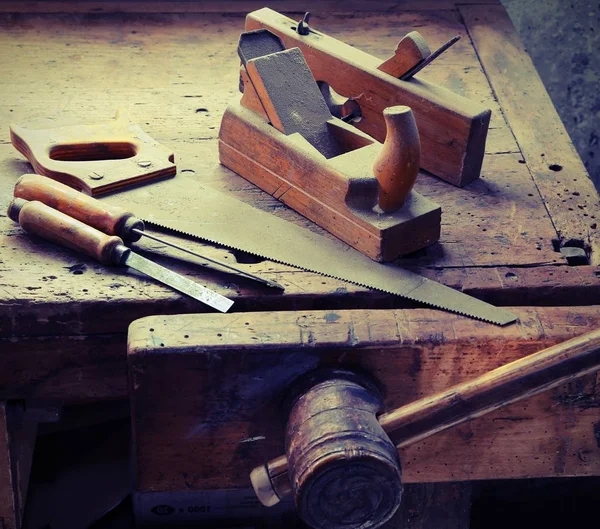 Saw chisel and bitten in the ancient workshop — Stock Photo, Image