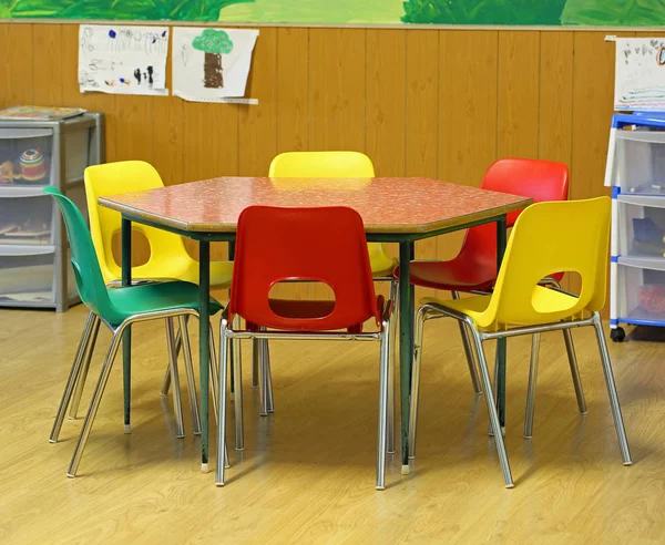 Hexagonal table with small chairs in elementary school — Stock Photo, Image