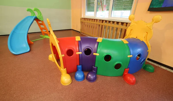 Tunnel shape game and a slide in the large hall of the school ga — Stock Photo, Image