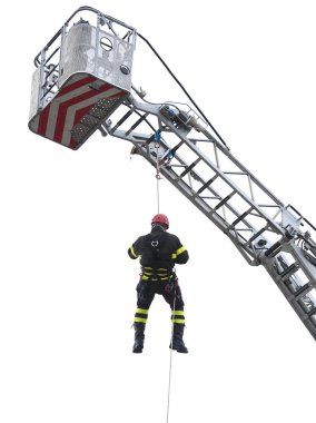 dağcı itfaiye kırmızı kask ile düşme merdivenden tr