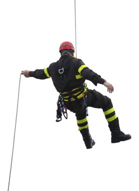dağcı itfaiye kırmızı kask ile