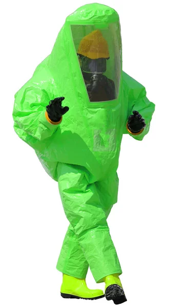 Человек в защитном костюме с дыхательным аппаратом — стоковое фото