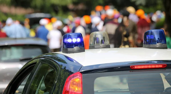 Coche de la policía italiana de Carabinieri en la división — Foto de Stock