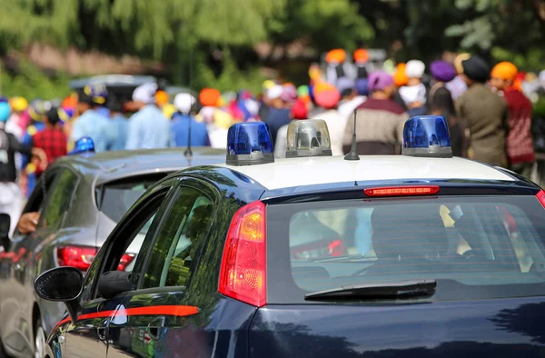 Police patrol car with flashing lights during the event in the c — Stock Photo, Image