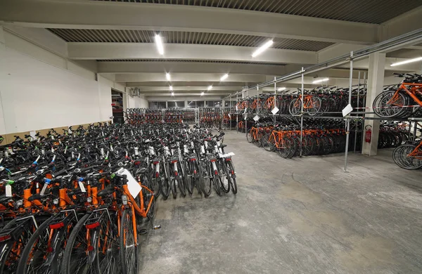 Warehouse of bicycles for touring on two wheels — Stock Photo, Image