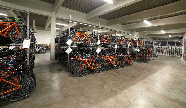 Vicenza, VI, Italy - January 1st, 2017: warehouse  with many bikes — Stock Photo, Image