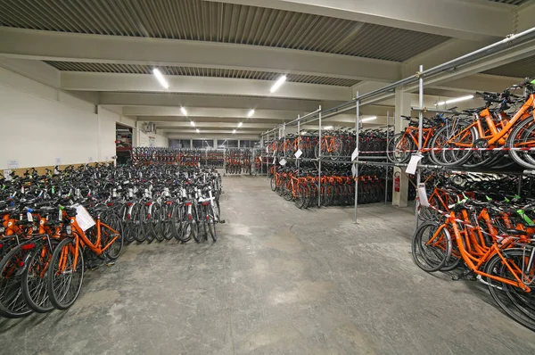 Vicenza, VI, Italy - January 1st, 2017: warehouse  with many bikes — Stock Photo, Image