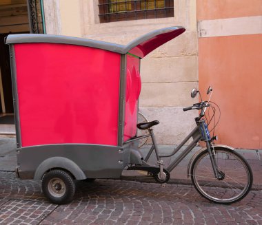 Express kurye büyük bagajlı pedallar ile araç 