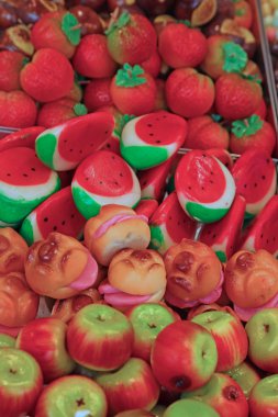 şeyler yemeye Marzipan yapılan şekilli tatlılar