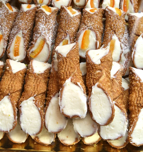 Sicilian  cannoli with cheese and candied orange slices — Stock Photo, Image