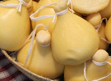 süt peynir ile caciocavallo denilen