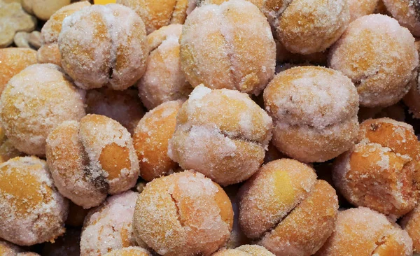 Donuts doces açucarados cheios de creme — Fotografia de Stock
