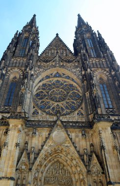 St. Vitus Prag'da Gotik katedral etkileyici Cephesi