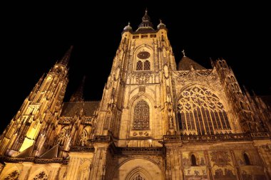 St. Vitus Prag'da Gotik katedral etkileyici Cephesi
