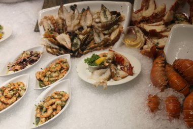 Self-servis restoran Satılık tavada balık