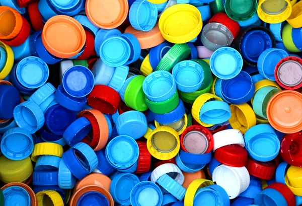 Συλλογή από πολλά πλαστικά καπάκια για την ανακύκλωση — Φωτογραφία Αρχείου