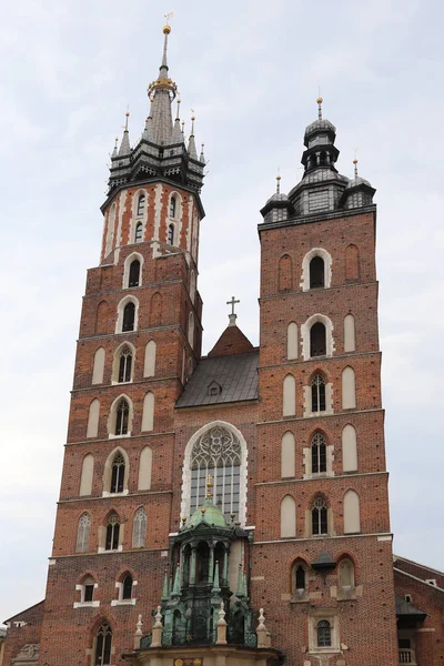 Iglesia de Nuestra Señora Asumida en el Cielo en Krakow Polonia — Foto de Stock