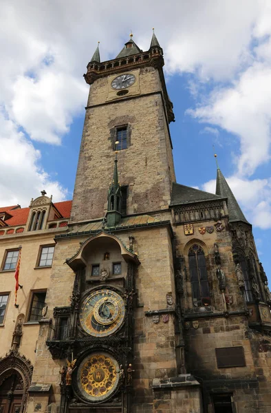 Стародавньої вежі з астрономічним годинником в Празі в Чеській Republi — стокове фото