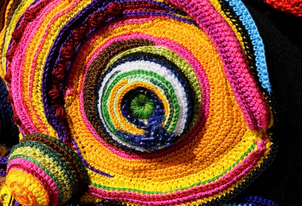Kleurrijke weving van wol en katoen draden met geometrische shap — Stockfoto