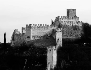 Soave Verona İtalya antik kale ortaçağ duvarları ile