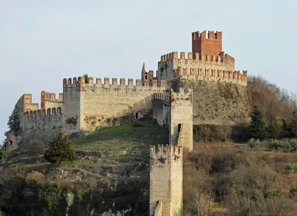 Château Soave ancienne prison médiévale dans la province de Vérone — Photo