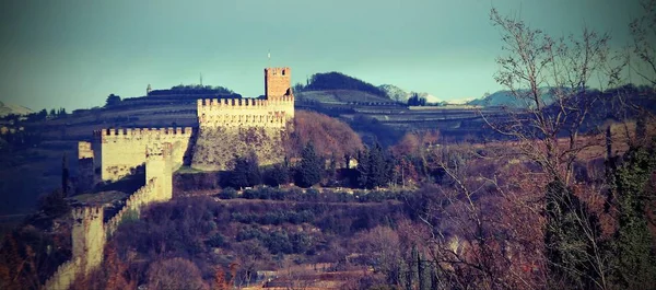Soave Βερόνα Ιταλία αρχαίο κάστρο με τα μεσαιωνικά τείχη — Φωτογραφία Αρχείου