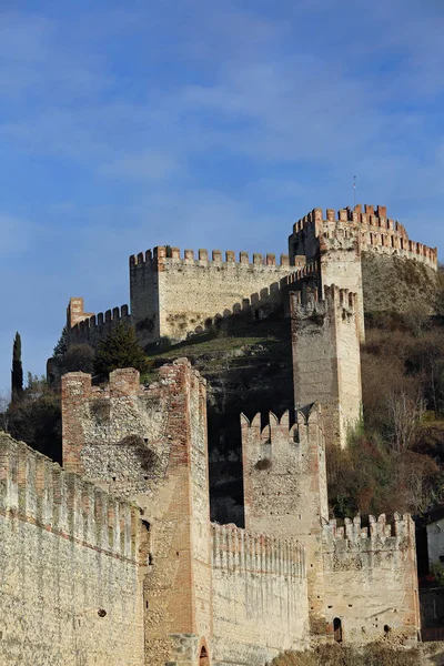 Soave Verona Antiguo Castillo con murallas medievales — Foto de Stock