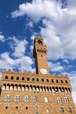 Floransa İtalya Saat Kulesi yapı Palazzo Vecchio içinde inci aradı.