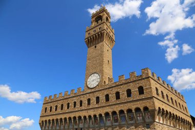Eski Saray Palazzo Vecchio ve saat kulesi Floransa içinde ismi