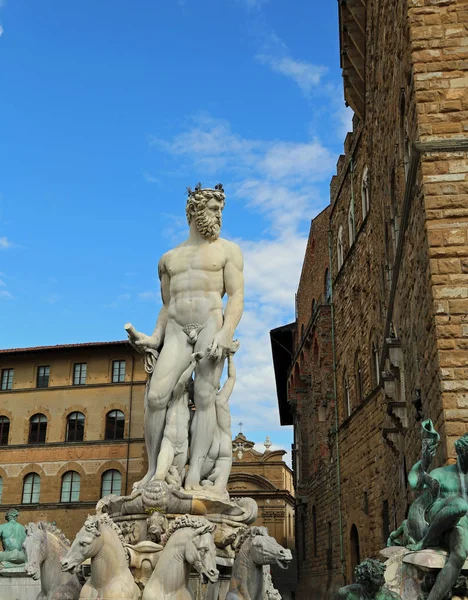 海王星在古代的佛罗伦萨白色雕像喷泉我 — 图库照片