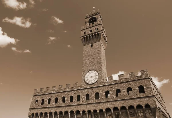 Florencia Italia Antiguo Palacio llamado Palazzo Vecchio con cielo azul — Foto de Stock