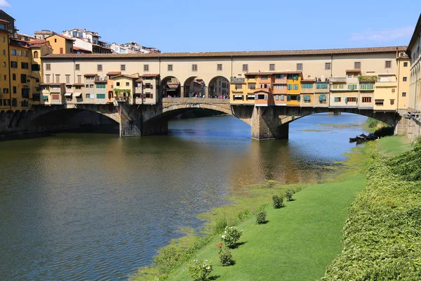 Alte brücke ponte vecchio in florenz italien — Stockfoto