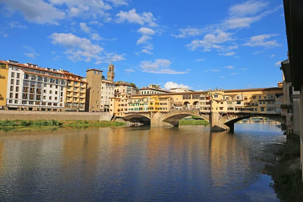 Brücke Ponte Vecchio in florenz italien — Stockfoto