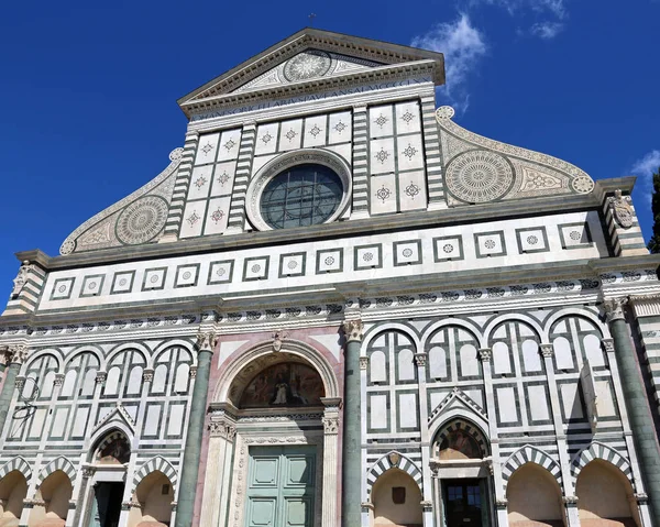 Florencia Italia fachada decorada de la antigua Iglesia —  Fotos de Stock