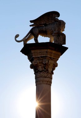 kanatlı Aslan sembolü Venedik İtalya ile antik heykel