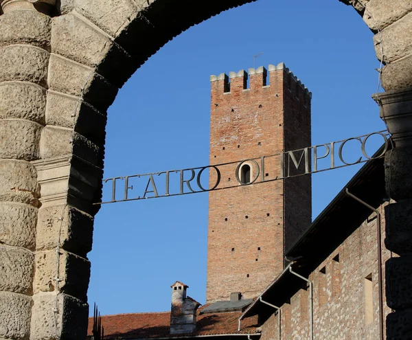 Scritto in Italiano Teatro OLIMPICO che significa TEATRO OLIMPICO — Foto Stock