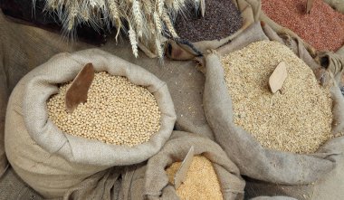 yulaf tohumu ve soya fasulyesi piyasada satışa jüt çuval 