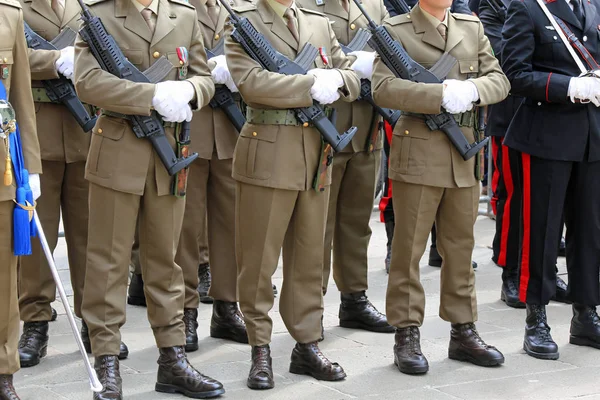 Menschen italienischer Gebirgstruppen während der Militärzeit — Stockfoto