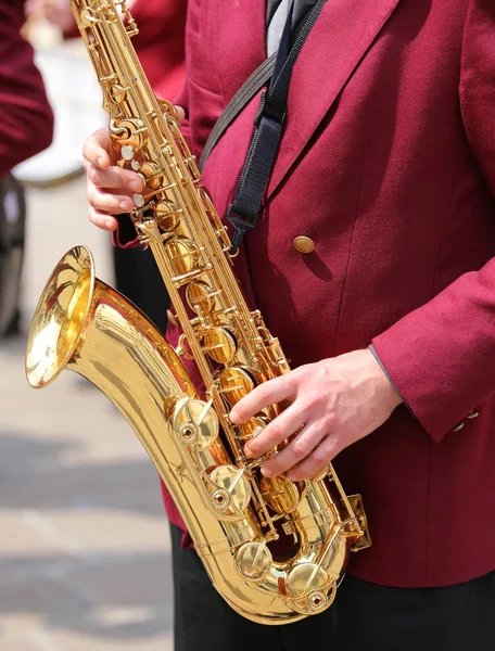 Hand of player and the golden saxophone — Stock Photo, Image