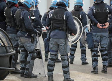 Vicenza, VI, İtalya - 28 Ocak 2017: İtalyan polis çevik