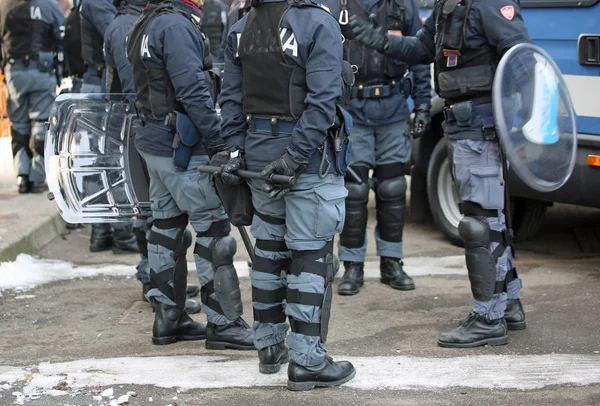 Vicenza, VI, Italia - 28 gennaio 2017: Squadra antisommossa della polizia italiana — Foto Stock