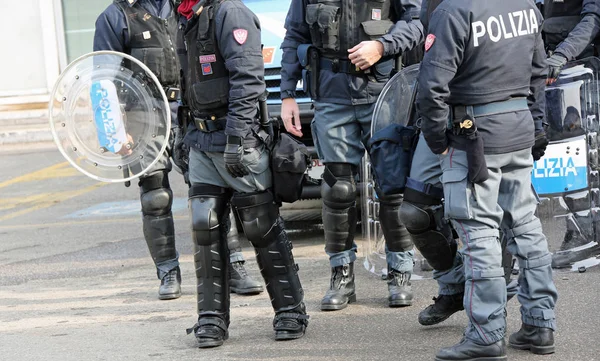 Vicenza, Vi, Włochy - 28 stycznia 2017 roku: Włoska policja riot squad — Zdjęcie stockowe