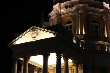 Superga Cathedral yanında Torino şehir ışıkları