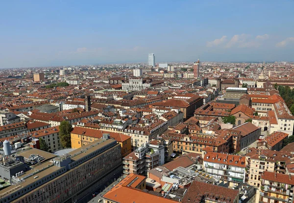 Vista aérea de la ciudad de Turín en Italia y muchos palacio famoso —  Fotos de Stock